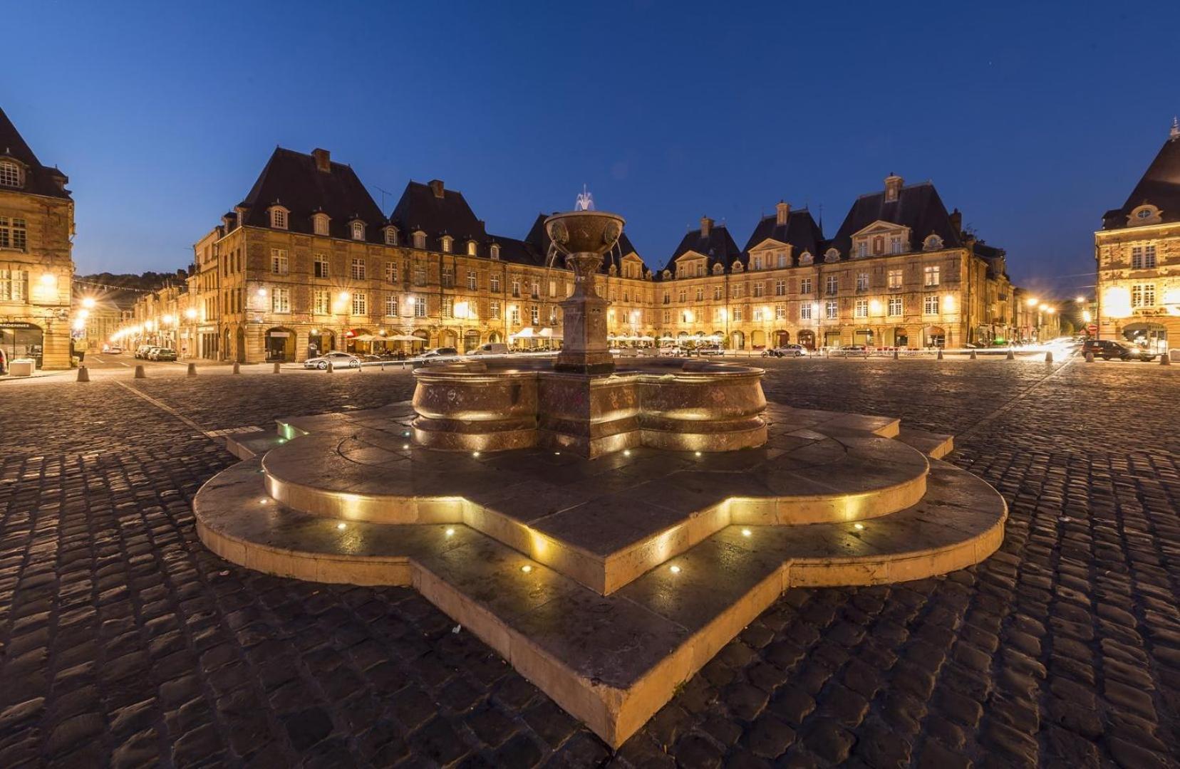 Charleville-Mézières Budget Appart Avec Parking Au Centre-Ville מראה חיצוני תמונה
